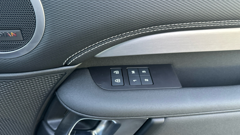 Land Rover Discovery 3.0 D350 Dynamic SE 5dr Auto Diesel Station Wagon